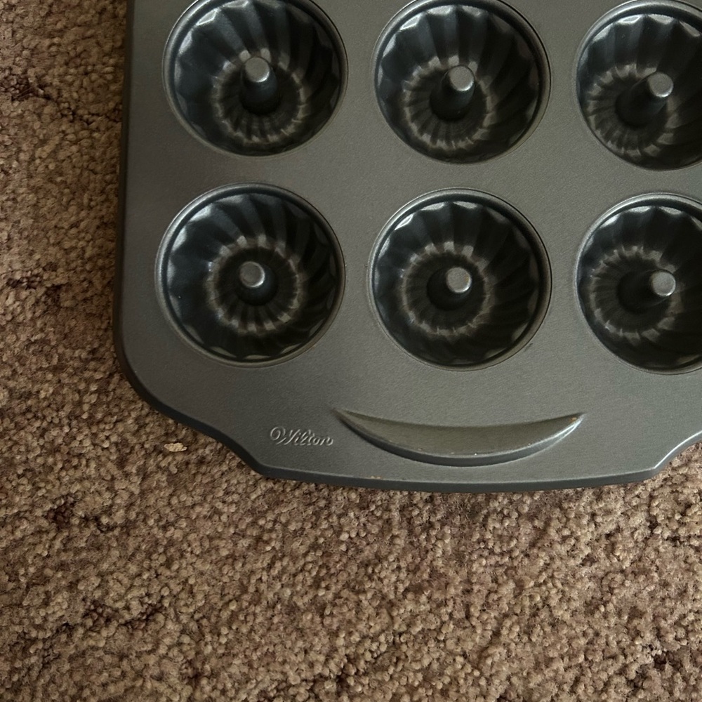 Wilton-Non-Stick Mini Fluted Tube Cake Pan - Picture 2 of 3